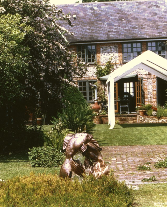 ... dancing on the tip of their tails ...  (Click to enlarge)