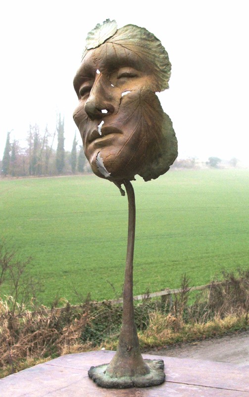 ... she stands on her own casting cup ...                        (Click to enlarge)