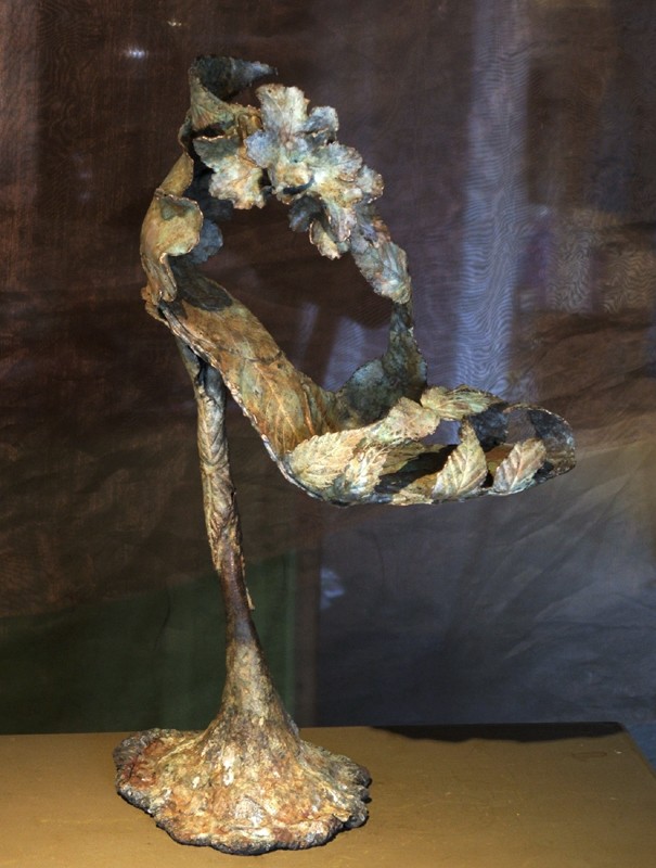 � shimmying off � she leaves for the woodland ball �         (Click to enlarge)