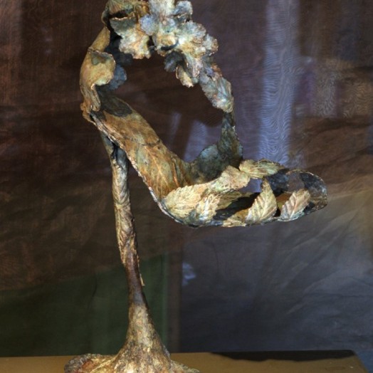 � shimmying off � she leaves for the woodland ball �         (Click to enlarge)